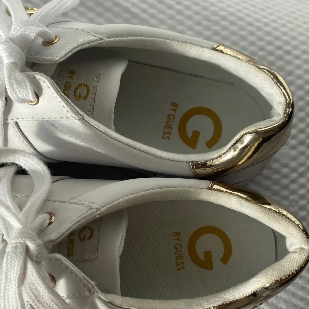 G by Guess White Sneakers with Gold Accents Super Cute Women’s Size 11M NWOT